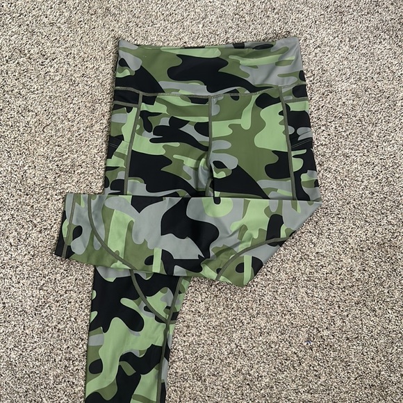 ZYIA camo olive green black leggings size 12 workout active wear - Picture 5 of 9